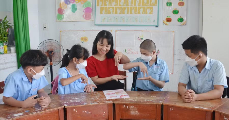 Bộ Giáo dục và Đào tạo đang lấy ý kiến dự thảo sửa đổi năm thông tư về giáo dục khuyết tật, nhằm phân định lại trách nhiệm quản lý và tăng linh hoạt dạy học. (Ảnh minh họa: giaoducthoidai.vn)