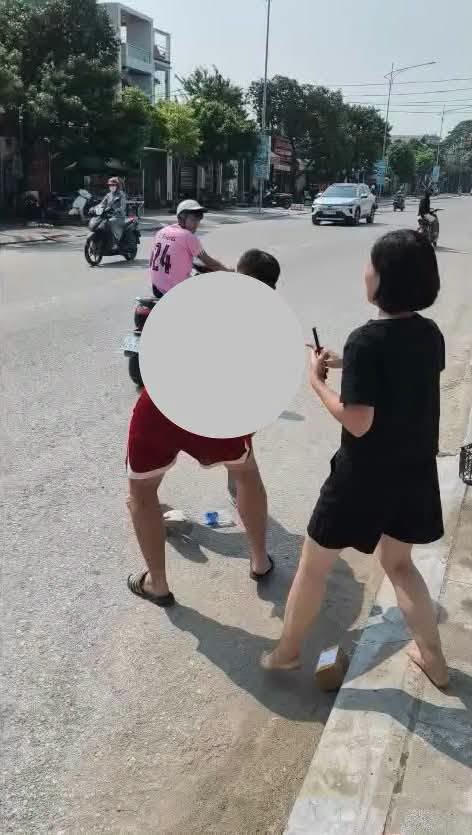 Xô xát xảy ra giữa nam thanh niên và shipper - Ảnh Công an Thanh Hóa.