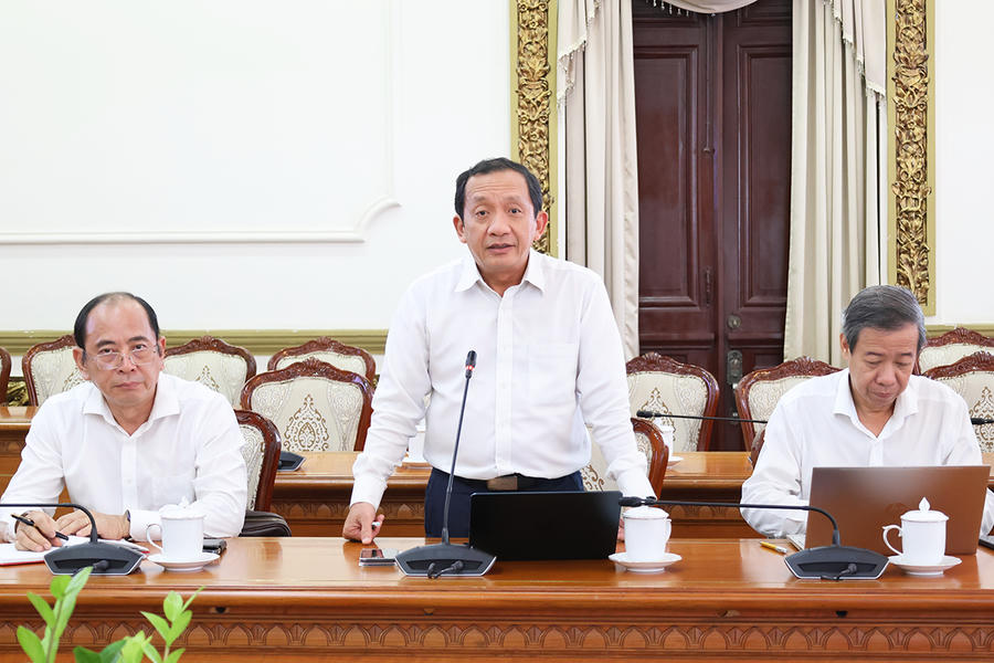 Lãnh đạo Sở Y tế báo cáo tại cuộc họp giao ban. (Ảnh: Cổng TTĐT TP HCM)