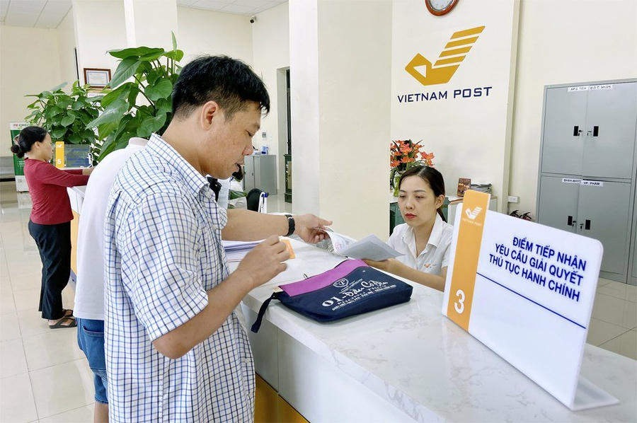 Ph&ecirc; duyệt đề &aacute;n th&iacute; điểm dịch vụ c&ocirc;ng qua mạng bưu ch&iacute;nh tại H&agrave; Nội, Huế c&ugrave;ng Gia Lai nhằm n&acirc;ng cao chất lượng phục vụ người d&acirc;n. (Ảnh minh họa: ghn.vn)