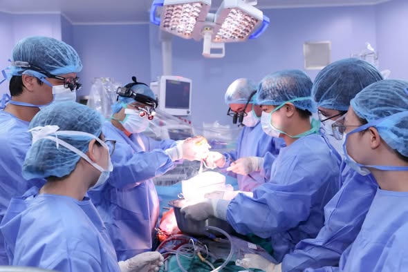 Một số hình ảnh chuyển giao kỹ thuật ghép tạng nói chung và ghép gan nói riêng của Bệnh viện Trung ương Quân đội 108.