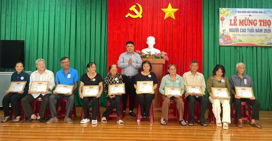 Phường Bình Lộc chúc thọ, mừng thọ 470 người cao tuổi.
