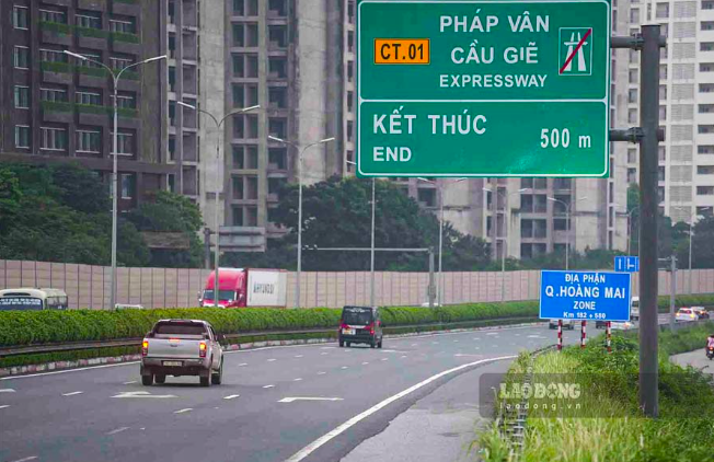 Cục Đường bộ Việt Nam đề xuất sửa hàng loạt quy định báo hiệu đường bộ, từ biển chỉ dẫn địa danh, đèn tín hiệu đến biển cao tốc, nhằm phù hợp mô hình hành chính mới và tăng an toàn giao thông. Ảnh Hữu Chánh Cục Đường bộ Việt Nam đề xuất sửa hàng loạt quy định báo hiệu đường bộ, từ biển chỉ dẫn địa danh, đèn tín hiệu đến biển cao tốc, nhằm phù hợp mô hình hành chính mới và tăng an toàn giao thông. Ảnh Hữu Chánh