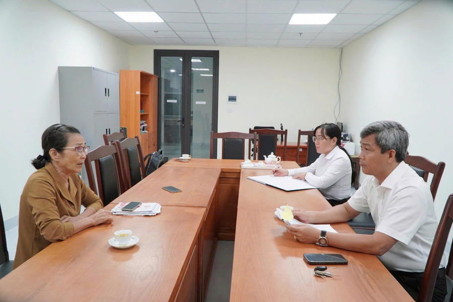 Chánh án TAND tỉnh An Giang Thái Rết trực tiếp lắng nghe, sát sao chỉ đạo công tác giải quyết án và luôn đặt người dân ở vị trí trung tâm trong mọi hoạt động tố tụng.(Ảnh: Khánh Thùy)