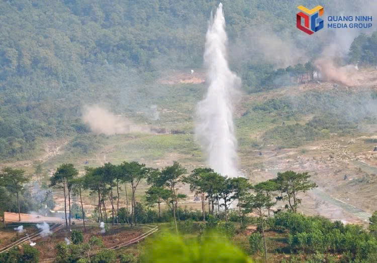 Pháo bắn yểm trợ.Ảnh: Báo Quảng Ninh
