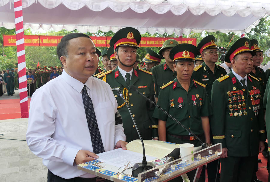 Chủ tịch UBND tỉnh Tuyên Quang Phan Huy Ngọc đọc điếu văn tại buổi lễ.