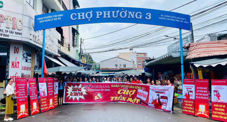 Chuyển đổi số ngày càng được ứng dụng rộng rãi vào trong các hoạt động dân sinh (ảnh: Khoa Vũ)