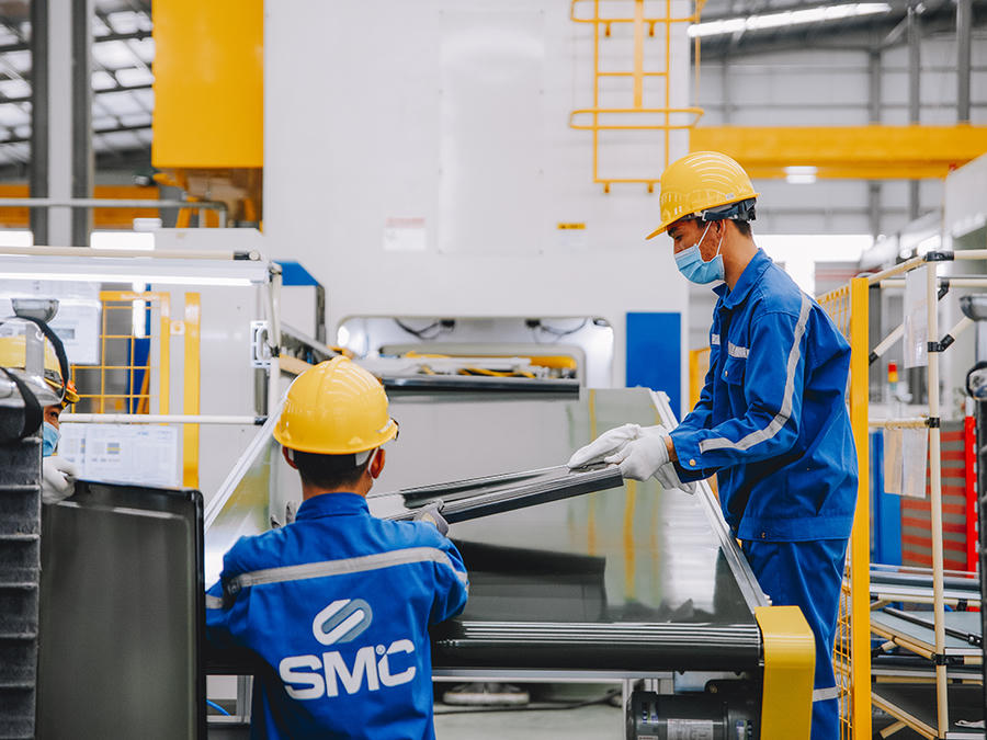 SMC đẩy mạnh tái cấu trúc, đầu tư công nghệ và mở rộng hợp tác với các tập đoàn lớn như Samsung, LG, VinFast nhằm tham gia sâu hơn vào chuỗi cung ứng toàn cầu, phục hồi sau giai đoạn khó khăn hướng tới lộ trình phát triển bền vững.