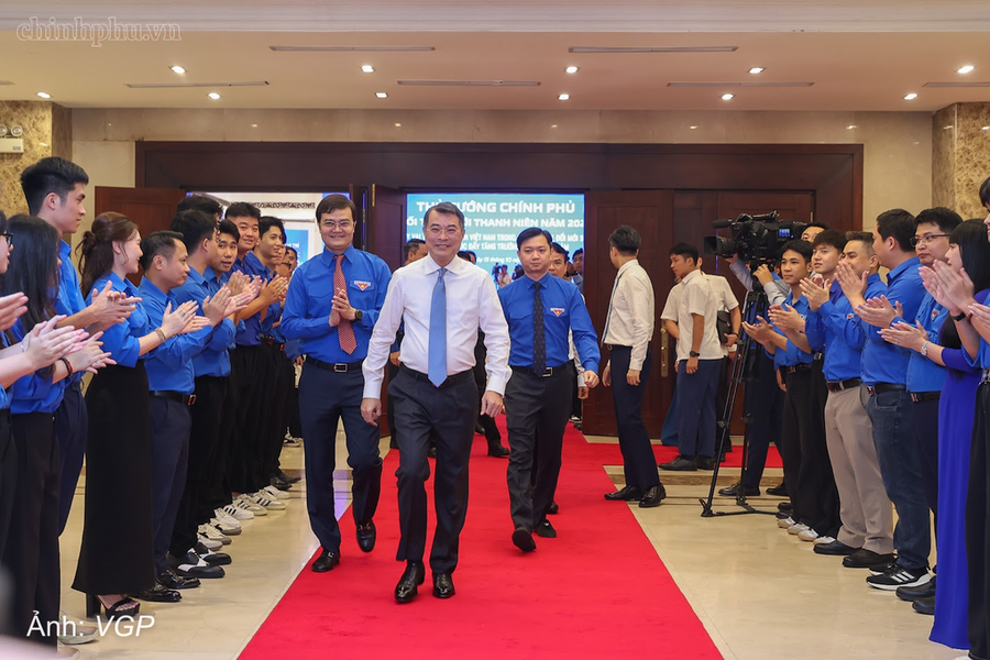Thủ tướng Lê Minh Hưng tới dự chương trình Thủ tướng Chính phủ đối thoại với thanh niên năm 2026. Ảnh: VGP.