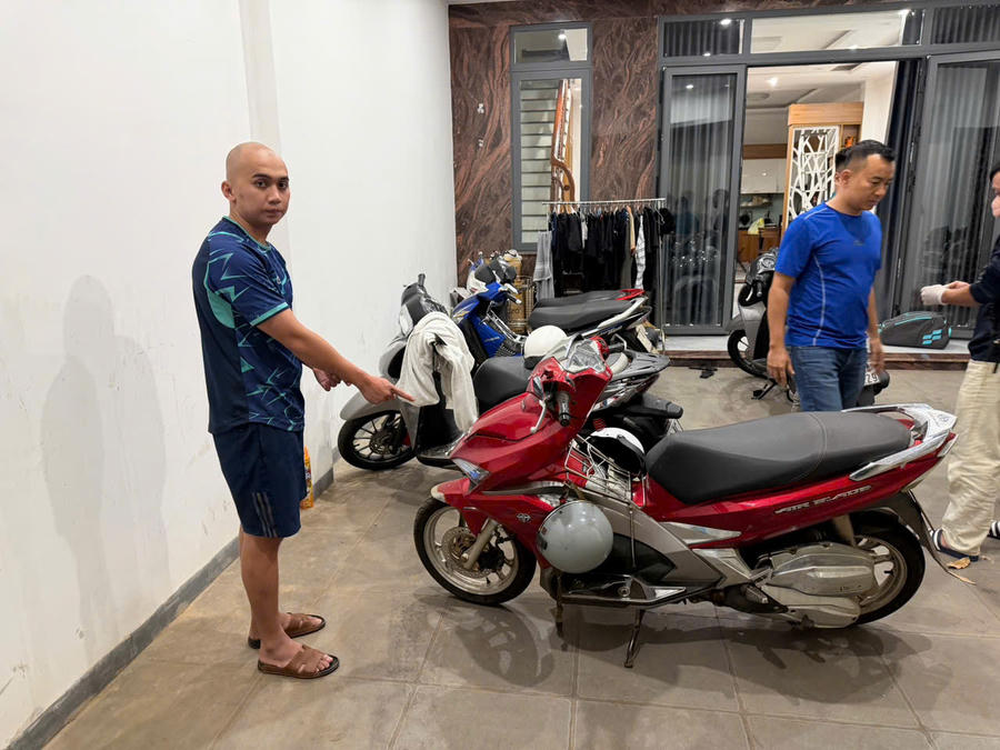 Sau gần 24 giờ điều tra, lực lượng công an đã làm rõ Nguyễn Văn Thành Công là người thực hiện vụ trộm. Chiếc đồng hồ sau đó được thu hồi.