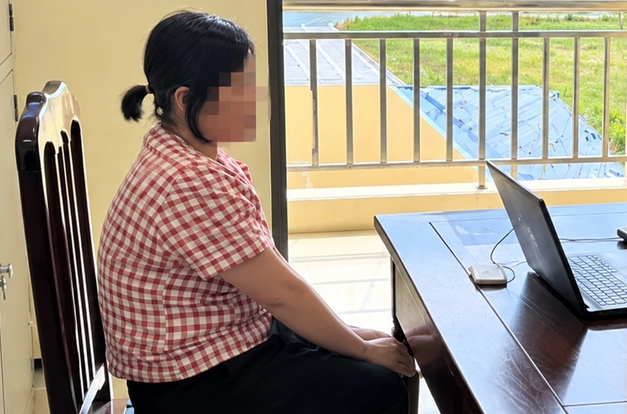 Chị L.T.S. tại cơ quan công an (Ảnh: Công an Ninh Bình).