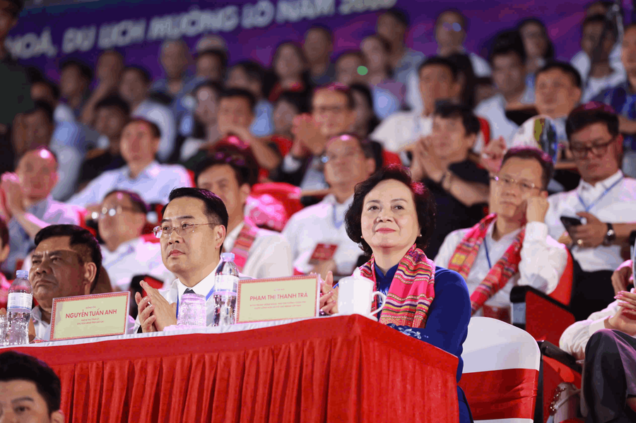 Các đại biểu tham dự Lễ hội. (Ảnh: CTTĐT Lào Cai).