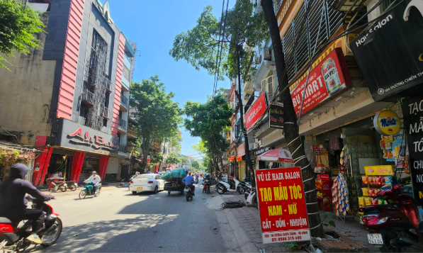 Một phần tuyến đường Chiến Thắng, phường Hà Đông.
