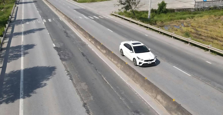 Mặt đường quốc lộ 1 đoạn từ Nam cầu Bến Thủy tới Bắc tuyến tránh TP Hà Tĩnh (cũ) bị xuống cấp nghiêm trọng.