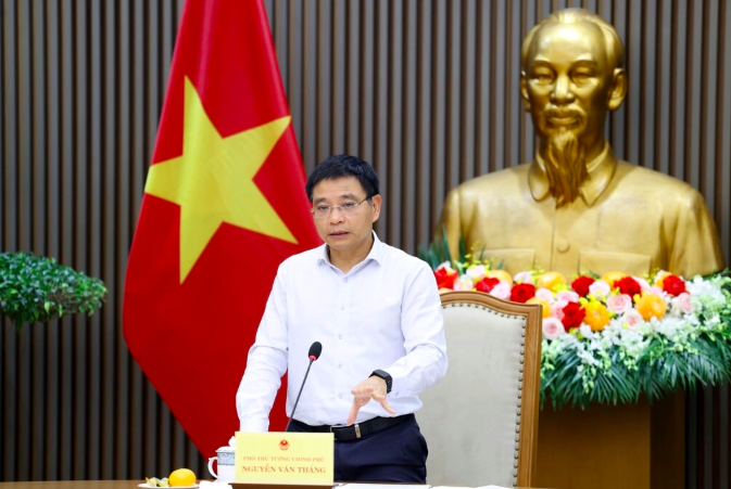 Phó thủ tướng Nguyễn Văn Thắng yêu cầu giảm lãi suất cho vay 1,5-2% với sản xuất, kinh doanh và lĩnh vực ưu tiên, hỗ trợ người dân, doanh nghiệp.

