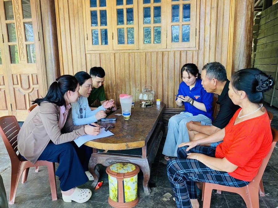 Tuyên truyền, hướng dẫn người dân tiếp cận thông tin pháp luật và sử dụng các tiện ích số.