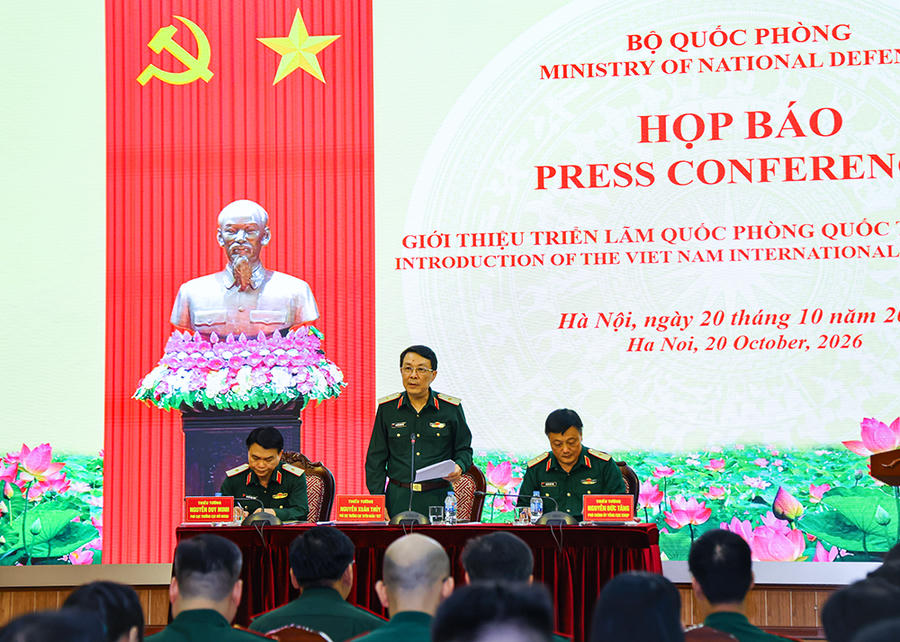 Đại diện các cơ quan chức năng chủ trì họp báo. Ảnh: bqp.vn