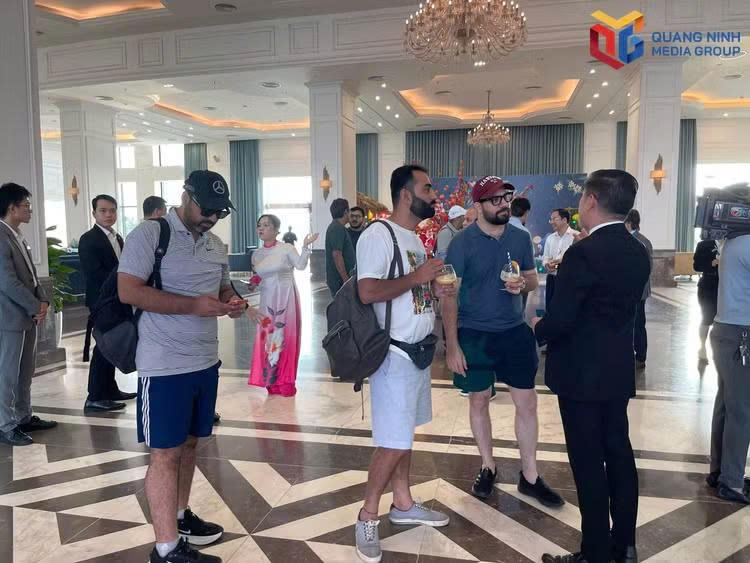 Đoàn doanh nghiệp du lịch, lữ hành của Pakistan khảo sát dịch vụ tại Quảng Ninh.Ảnh: Báo Quảng Ninh