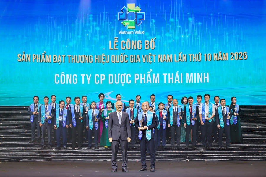 TS. Nguyễn Quang Thái - Chủ tịch HĐQT Dược phẩm Thái Minh vinh dự nhận giải thưởng Thương hiệu Quốc gia.