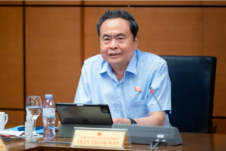 Chủ tịch Quốc hội Trần Thanh Mẫn tham gia phiên thảo luận ở tổ (Ảnh: Phạm Thắng)
Chủ tịch Quốc hội Trần Thanh Mẫn tham gia phiên thảo luận ở tổ (Ảnh: Phạm Thắng)