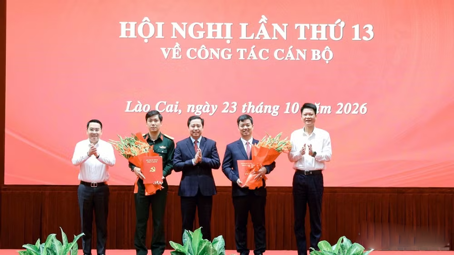 Hội nghị lần thứ 13 về công tác cán bộ của Ban Chấp hành Đảng bộ Lào Cai sáng 23/10.