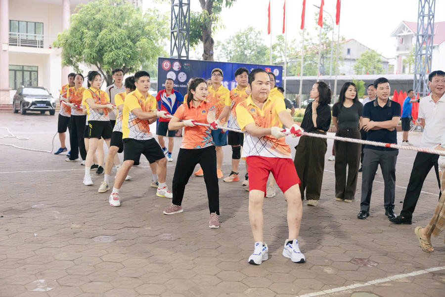 Phong trào thể dục thể thao nâng cao sức khoẻ cũng được tổ chức thường xuyên.