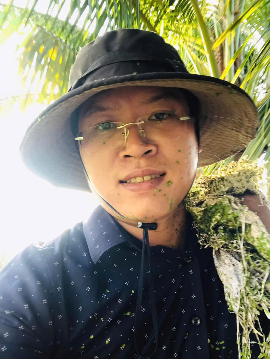 Hình ảnh anh nông dân Nguyễn Hữu Nhơn trong công việc hàng ngày.