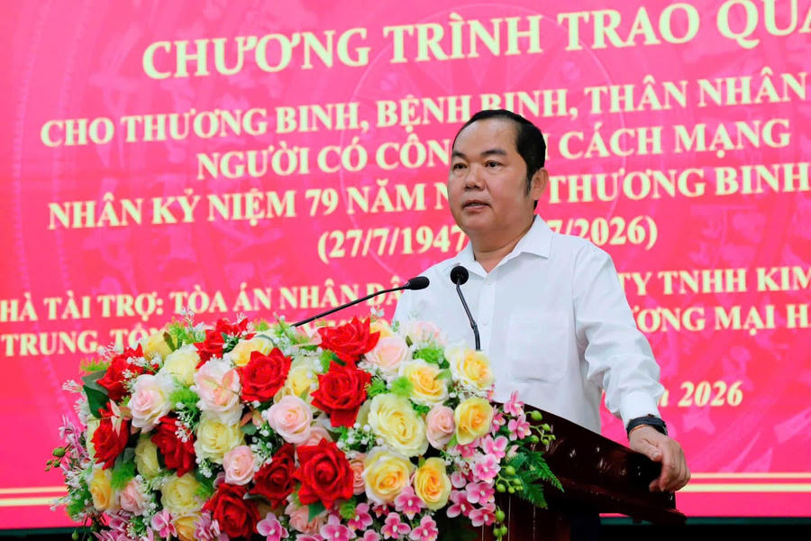 Chương trình trao quà cho thương binh, bệnh binh, gia đình liệt sĩ, người có công với cách mạng.