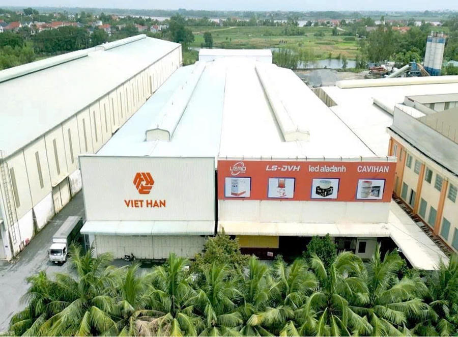 Nhà máy Việt Hàn tại Lô 5, Cụm Công nghiệp Cam Thượng, xã Quảng Oai, thành phố Hà Nội.