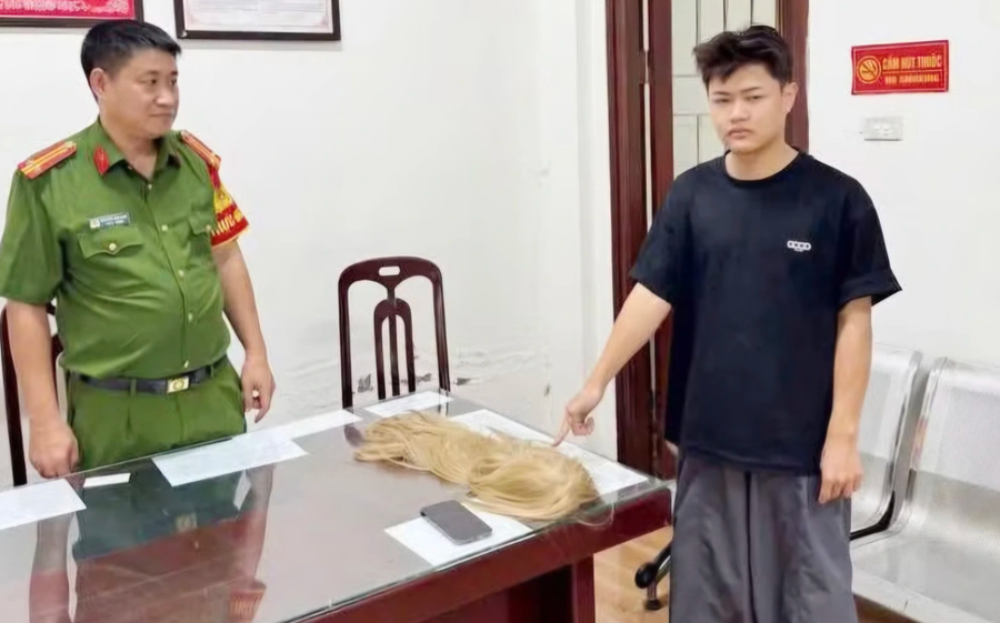 Nguyễn Huy Hoàng tại Công an phường Phú Diễn. Ảnh: CACC