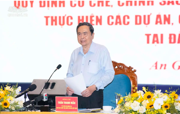 Qua kiểm tra thực tế, Chủ tịch Quốc hội ghi nhận, đánh giá cao những kết quả đạt được trong quá trình triển khai các công trình, dự án từ tháng 7/2025 đến nay. Ảnh: Cổng Thông tin điện tử Quốc hội
Qua kiểm tra thực tế, Chủ tịch Quốc hội ghi nhận, đánh giá cao những kết quả đạt được trong quá trình triển khai các công trình, dự án từ tháng 7/2025 đến nay. Ảnh: Cổng Thông tin điện tử Quốc hội