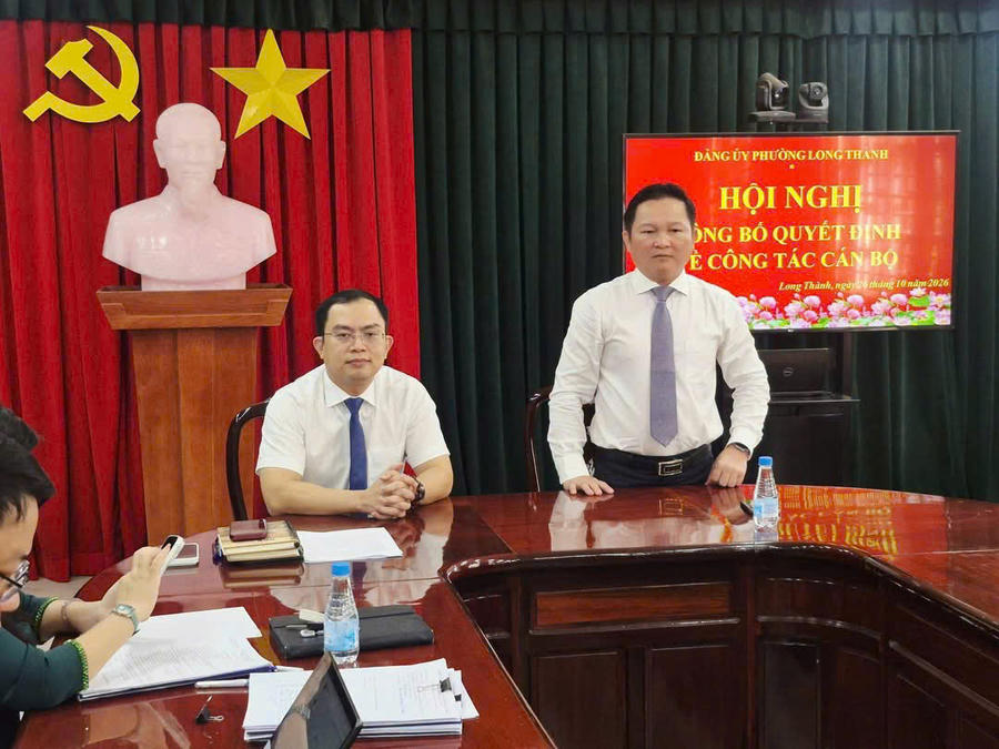 Lãnh đạo phường Long Thành phát biểu chỉ đạo hội nghị.