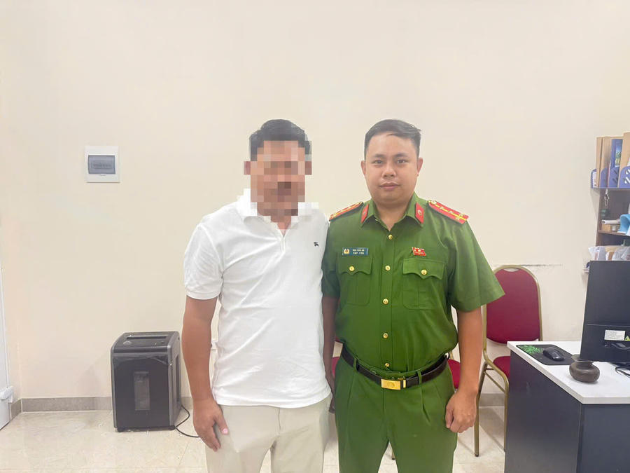 Công an phường Láng kịp thời hỗ trợ người dân nhận lại 1 tỷ đồng chuyển nhầm.