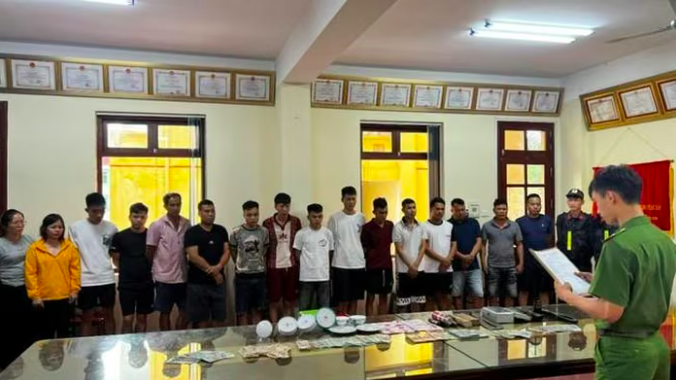 Các đối tượng tại cơ quan công an - (ảnh Công an Lạng Sơn).
Các đối tượng tại cơ quan công an - (ảnh Công an Lạng Sơn).