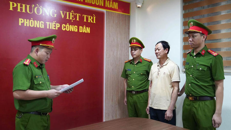 Cơ quan Cảnh sát điều tra Công an tỉnh Phú Thọ thi hành quyết định khởi tố bị can và lệnh bắt bị can để tạm giam đối với Quách Chí Lâm.