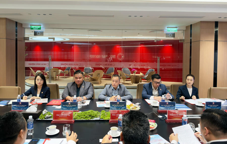 Đại diện CLB Xúc tiến Thương mại & Đầu tư Doanh nhân trẻ Việt Nam tại buổi làm việc.
