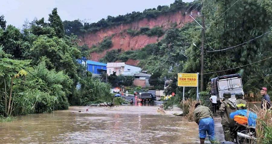 Một điểm gây ngập thường xuyên khi xảy ra mưa lớn trên Quốc lộ 55 đoạn qua thôn 8 (xã Bảo Lâm 3). Ảnh: Phúc Khánh (chụp tháng 8/2026)