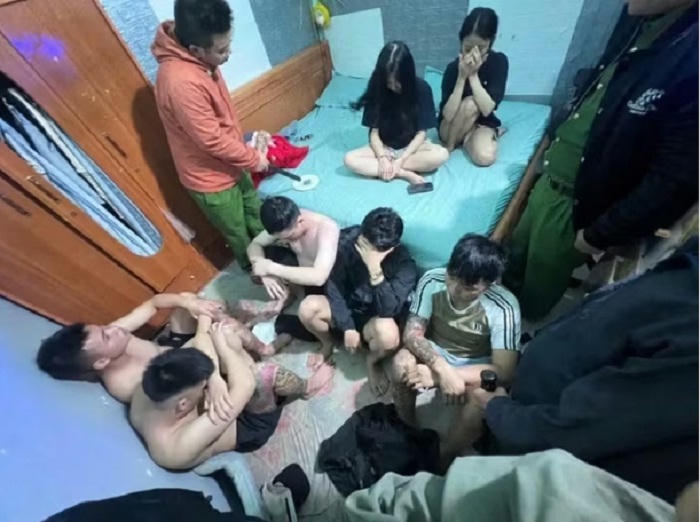 Bắt quả tang nhóm đối tượng tụ tập "bay bắc" ma túy tại nhà riêng.