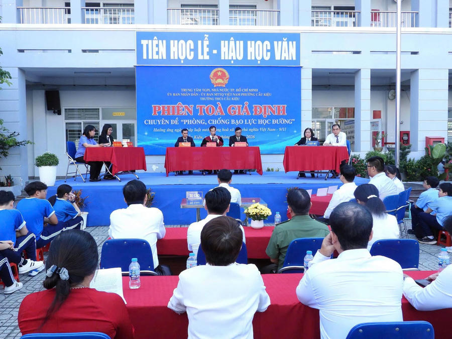 Quang cảnh Phiên toà giả định (ảnh: Xuân Sang)