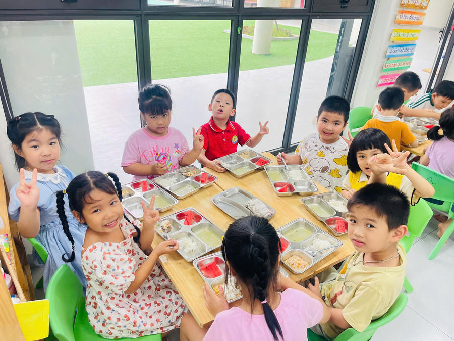 Bảo đảm an toàn thực phẩm và chất lượng bữa ăn nội trú, bán trú.