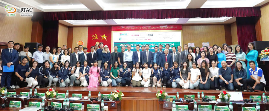 Các đại biểu tham dự Lễ công bố và ký kết Biên bản ghi nhớ hợp tác (MOU) chụp ảnh lưu niệm
