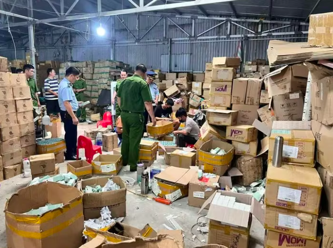 Các lực lượng chức năng phối hợp chặt chẽ trong công tác kiểm tra, kiểm soát thị trường, tập trung vào các địa bàn, tuyến vận chuyển và nhóm hàng hóa tiềm ẩn nguy cơ vi phạm cao. 