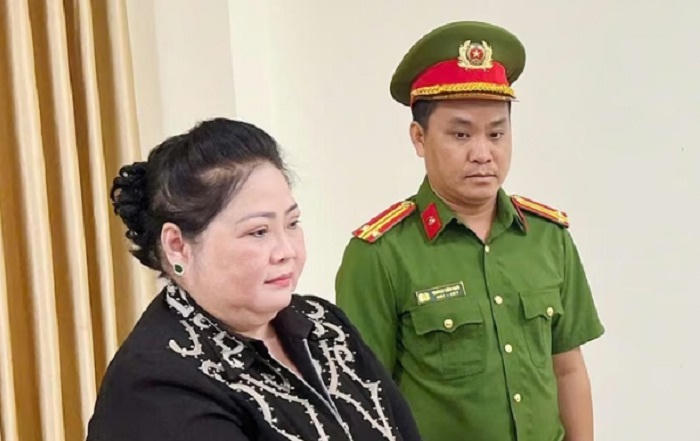 Bắt giam nữ giám đốc lừa đảo gần 35 tỷ đồng bằng chiêu trò gian dối trong hoạt động thu mua tôm nguyên liệu và giao dịch chuyển nhượng quyền sử dụng đất.