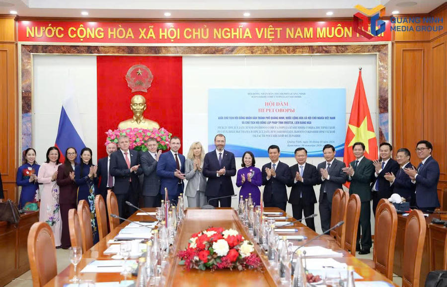 Các đại biểu tham dự hội đàm chụp ảnh lưu niệm.Ảnh: Báo Quảng Ninh Các đại biểu tham dự hội đàm chụp ảnh lưu niệm.Ảnh: Báo Quảng Ninh