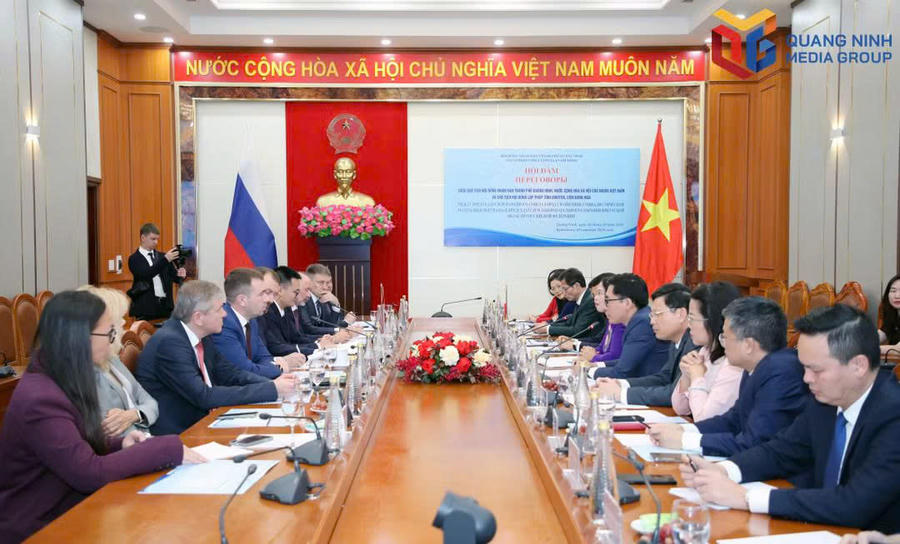 Hội đàm giữa Hội đồng Lập pháp tỉnh Irkutsk (Liên bang Nga) với HĐND thành phố Quảng Ninh (Việt Nam).Ảnh: Báo Quảng Ninh