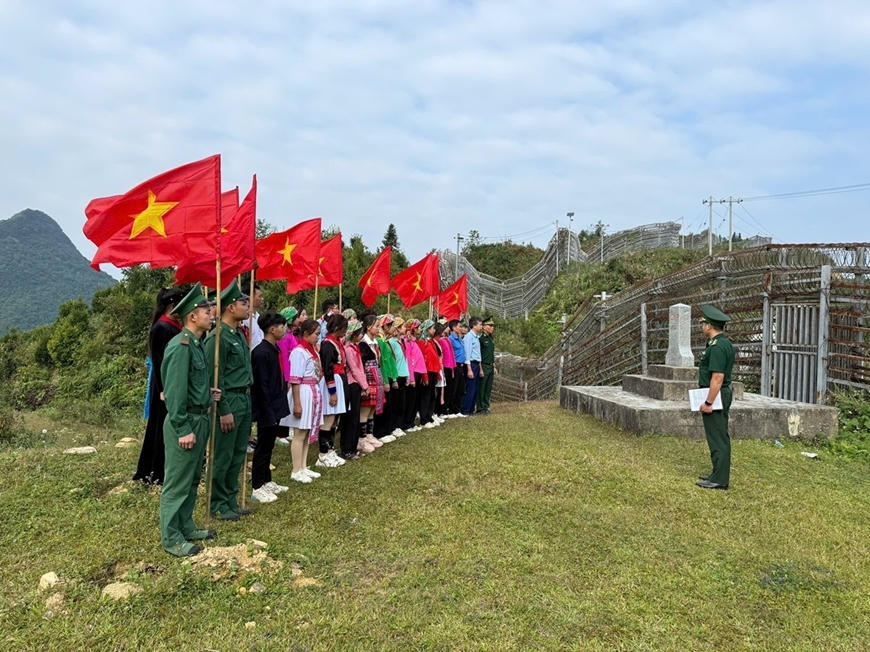 Phát động Phong trào "Toàn dân xây dựng nền quốc phòng vững mạnh, hiện đại" trên cả nước. Ảnh: QĐND Phát động Phong trào "Toàn dân xây dựng nền quốc phòng vững mạnh, hiện đại" trên cả nước. Ảnh: QĐND