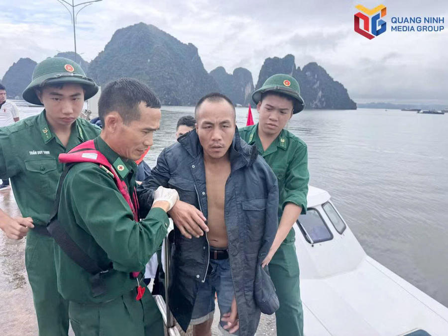 BĐBP Quảng Ninh đưa nạn nhân vụ chìm tàu cá vào bờ cấp cứu.Ảnh: Báo Quảng Ninh BĐBP Quảng Ninh đưa nạn nhân vụ chìm tàu cá vào bờ cấp cứu.Ảnh: Báo Quảng Ninh